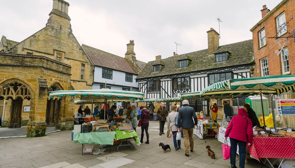 Dorset Farmers Market stalls and customers